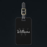 Personalisiertes Monogramm und Name Schwarz Gepäckanhänger<br><div class="desc">Personalisierte Monogramm- und Namensschilder weisen personalisierten Namen im Schriftart-Stil von weißem Skript und Monogramm im Stil von grauen Serifen als Hintergrund auf,  auf schwarzem Hintergrund.

Ideal als Urlaubsgeschenk,  Familienfavoriten,  danke für Trauzeugen und Geschenk für jeden besondere Anlässe.</div>