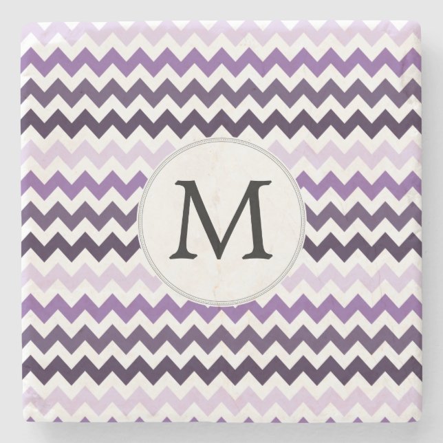 Personalisiertes Monogramm Zickzack lila und weiß Steinuntersetzer (Vorderseite)