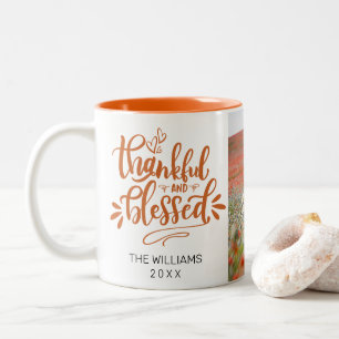 Personalisiertes Orange Dankbares und gesegnetes F Zweifarbige Tasse