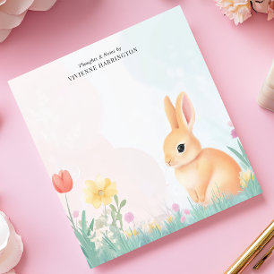 Personalisiertes Pastell-Häschen und Wildblume Notizblock