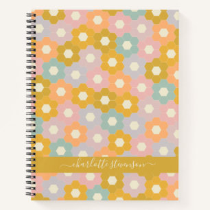 Personalisiertes Pastell-Waben-Blumenmuster Name Notizbuch