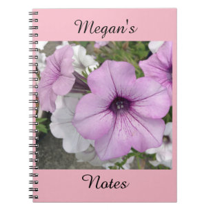 Personalisiertes Petunia-Blume-Notebook Notizblock