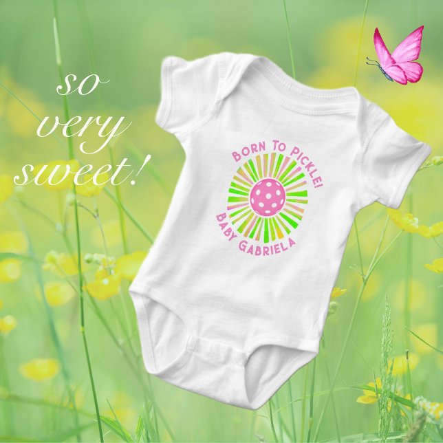 Personalisiertes Pink und Green Pickleball Baby Gi Baby Strampler (For the sweetest little pickleballer! Personalize text on front and back.)