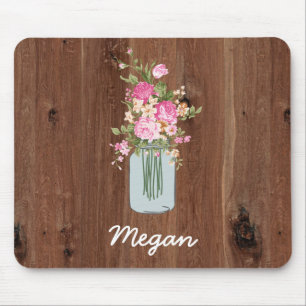 Personalisiertes rosa Blumen-Maurer-Glas auf rotem Mousepad