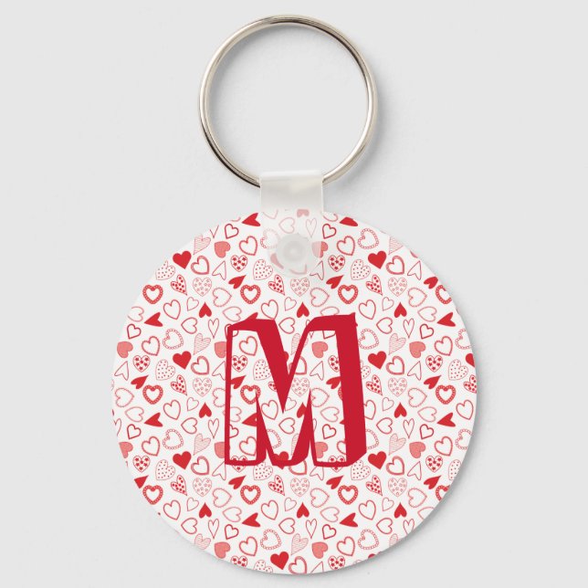 Personalisiertes rotes Herzmuster auf Monogramm Schlüsselanhänger (Vorderseite)