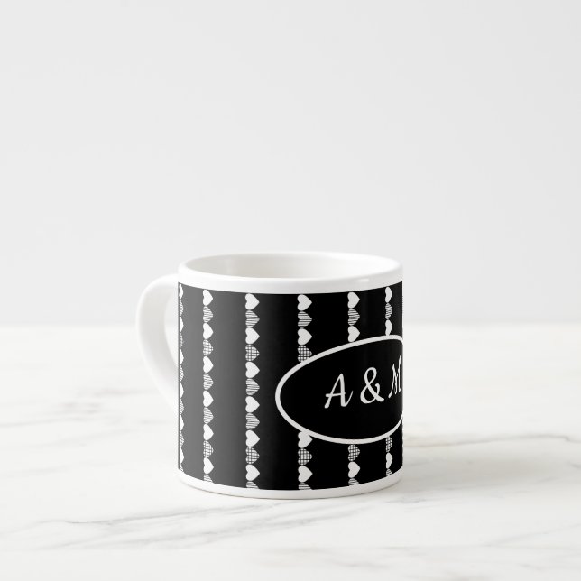 Personalisiertes Schwarz-Weiß-Liebe-Herzmuster Espressotasse (Vorderseite Links)