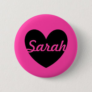 Personalisiertes schwarzes Herz auf Fuchsienrosa Button