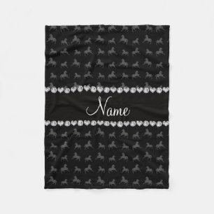Personalisiertes schwarzes Pferdenamensmuster Fleecedecke