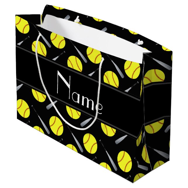 Personalisiertes schwarzes Softballnamensmuster Große Geschenktüte (Rückseite Schrägansicht)