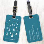 Personalisiertes Segelboot Gepäckanhänger<br><div class="desc">Segelboote rennen auf einem glitzernden aquamarinen grünen Meer. Ein unterhaltsames Wasserdesign für alle,  die gerne segeln. Originelle Kunst von Nic Squirrell. Ändern oder entfernen Sie den Namen auf der Vorderseite und Details auf der Rückseite,  um anzupassen.</div>