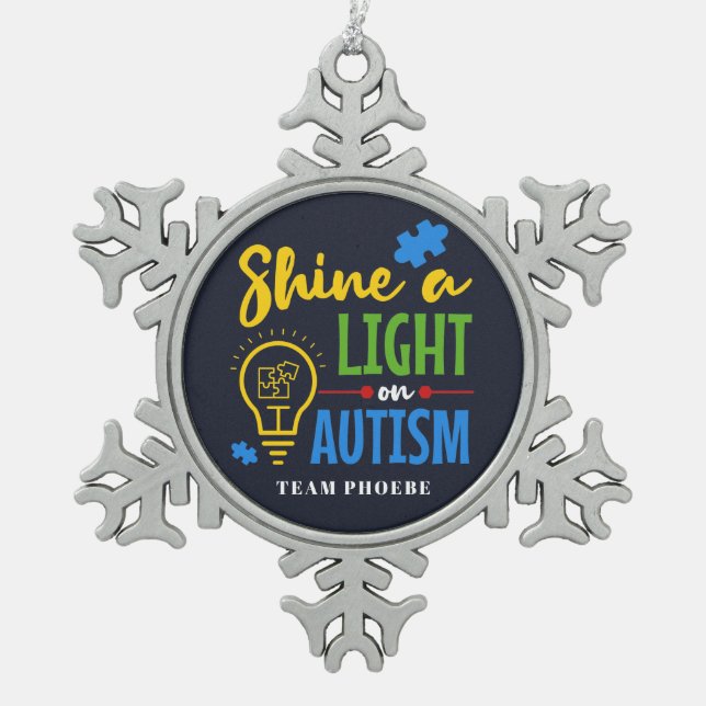 Personalisiertes Shine A Light on Autismus Matchin Schneeflocken Zinn-Ornament (Vorderseite)