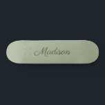 Personalisiertes Skateboard mit grüner Solid Color<br><div class="desc">Die Farbe wird grün gehalten. Minimalistische Ästhetik. Trendfarben. Kann personalisiert sein.</div>