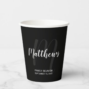 Personalisiertes Skriptmonogramm und Name Schwarz Pappbecher