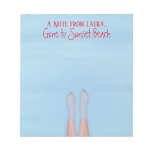 Personalisiertes Strandmädchen Cooler See Ozean Hü Notizblock