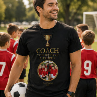Personalisiertes Trainer-Foto mit Trophäe und Mann T-Shirt