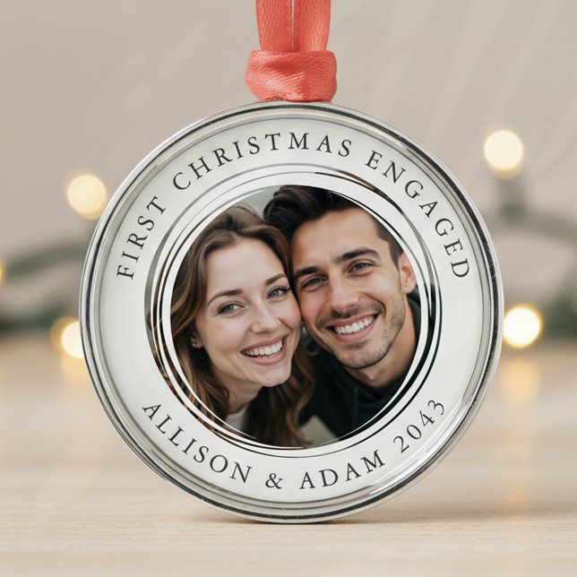 Personalisiertes Verlobtes Foto Ornament Aus Metall (Von Creator hochgeladen)