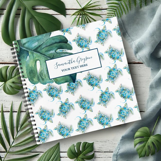 Personalisiertes Wasserfarbenmeerschildkröten Notizbuch (Notebook personalized with sea turtle pattern and tropical monstera leaf art by Victoria Grigaliunas)