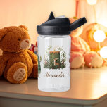 Personalisiertes Weihnachts-Whimsical-Baby 1. Chri Trinkflasche<br><div class="desc">Feiern Sie das erste Weihnachtsfest Ihres Babys mit dem Personalisierten Whimsical Baby 1. Weihnachtswasserflasche. Das ist nicht nur eine Wasserflasche, sondern ein personalisierter Pflaster, der an diesen Meilenstein im Leben Ihres Babys erinnert. Passen Sie es mit dem Namen Ihres Babys an, um eine einzigartige und sinnvolle Ergänzung Ihrer Urlaubsausrüstung zu...</div>