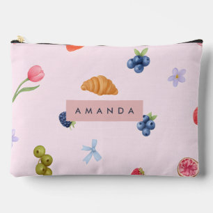 Personalisiertes Whimsical Croissant & Berry Patte Zubehörtasche