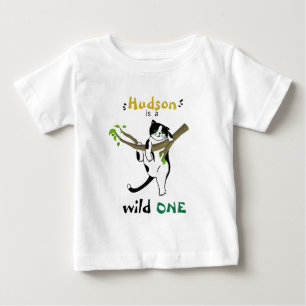 Personalisiertes Wild One Tuxedo-Kätzchen zum 1. G Baby T-shirt