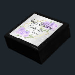 Personalize - White Glitzer & Lavendel Erinnerungskiste<br><div class="desc">Personalisieren Sie die Geschenkboxen mit hübschen lila Lavendel-Aquarell-Blume auf einem weißen gliterigen Hintergrund, sodass Sie sich individuell gestalten können. Dieses Design kann für andere Anlässe wie Muttertag, Abschluss, Großmutter Tag, Hochzeit, Geburtstag usw. verwendet werden, indem man einfach den Text ändert. ✔ HINWEIS: ÄNDERN SIE NUR DIE VORLAGEBEREICHE, DIE SIE BENÖTIGEN!...</div>