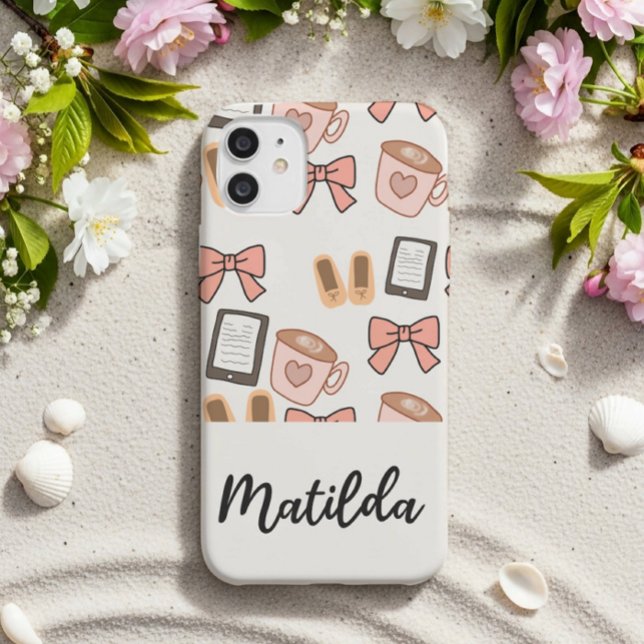 Personalized cozy Girly Bows & Coffee Pattern Case-Mate iPhone 14 Hülle (Von Creator hochgeladen)