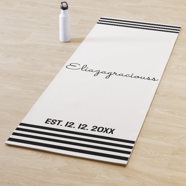 Personalized Cute Initial Name White B;ack Modern  Yogamatte (Beispiel)