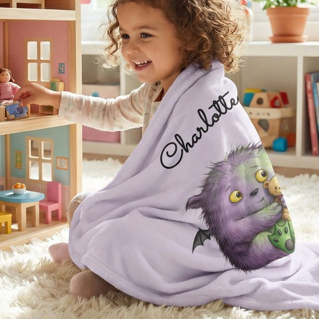 Personalized Cute Purple Green Fluffy Monster Kids Fleecedecke (Von Creator hochgeladen)