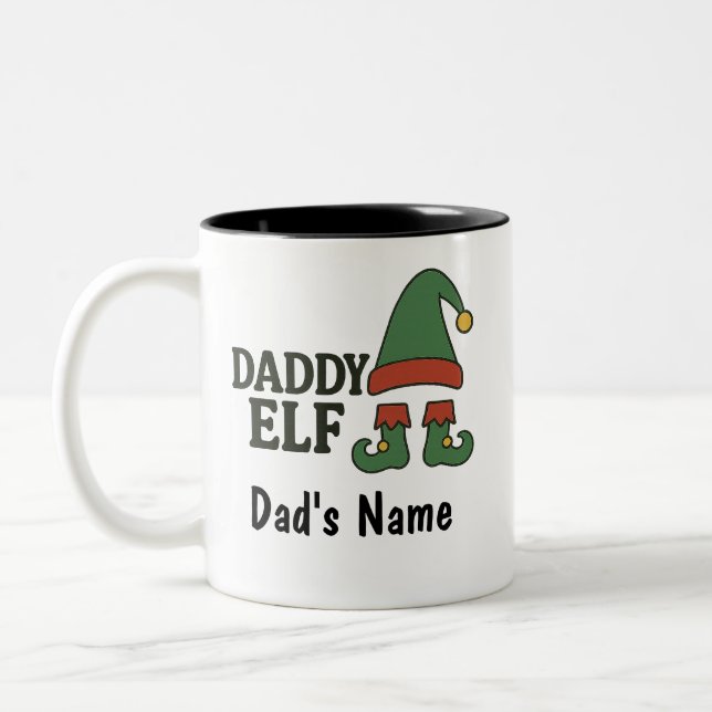 Personalized Daddy Elf Mug – Custom Christmas Gift Zweifarbige Tasse (Links)