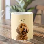 Personalized Dog Photo | Custom Pet Name Yellow Kaffeetasse<br><div class="desc">Start every day with your favorite pup by your side. This personalized dog photo mug features your dog’s photo and name on a soft neutral beige background, creating a clean, modern, and timeless look that fits beautifully into any home or office. Designed for dog lovers who appreciate minimal aesthetics, this...</div>
