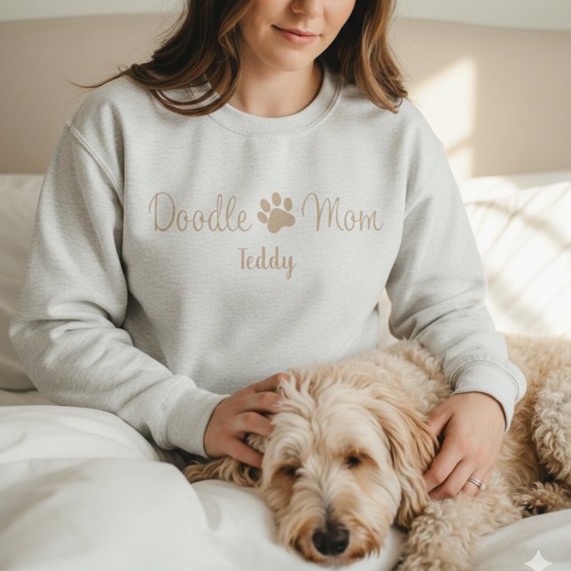 Personalized Doodle Mom Sweatshirt Custom Dog Name (Von Creator hochgeladen)