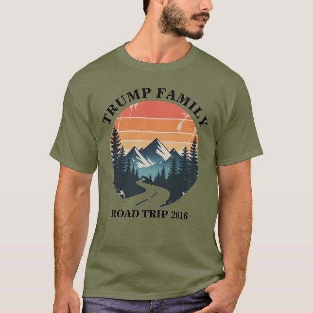 Personalized Family Trip Retro Mountain Sun T-Shirt (Vorderseite)