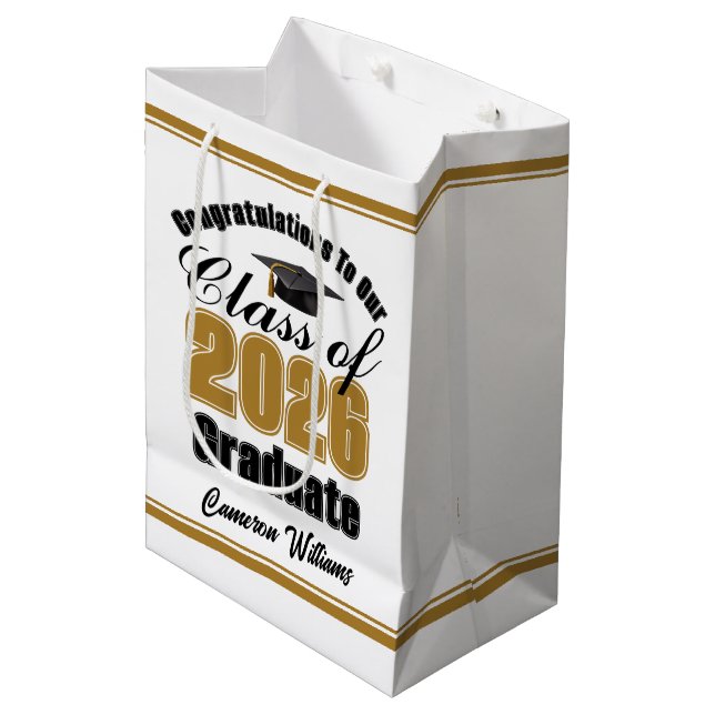 Personalized Gold Class of 2026 Graduation Mittlere Geschenktüte (Vorderseite Schrägansicht)