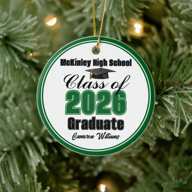 Personalized Green Class of 2026 Graduation Photo Keramik Ornament (Baum)