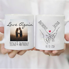 Personalized Holding Hands Couple Names & Date  Tasse