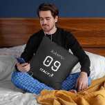 Personalized Italy National Team Professional Mono Kissen<br><div class="desc">Elevate your home decor with a sophisticated, modern edge using this "Black and White Edition" custom design inspired by Italian football. This high-contrast minimalist layout is perfect for fan caves or living spaces where a professional aesthetic is preferred. You can fully personalize the surface with a custom name and favorite...</div>