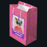 Personalized Kid Photo Happy Birthday Unicorn Mittlere Geschenktüte<br><div class="desc">Wrap your gifts in a festive custom pink gift bag that features a fun photo with a purple unicorn horn. In the background there is a pattern of pretty gold glitter hearts. Personalize this bright design with a photo of your little birthday boy or girl. Add a special touch with...</div>