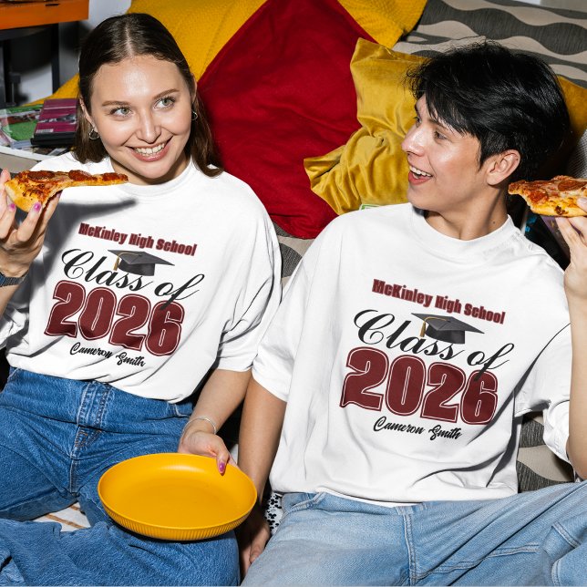 Personalized Maroon Class of 2026 Graduation T-Shirt (Von Creator hochgeladen)