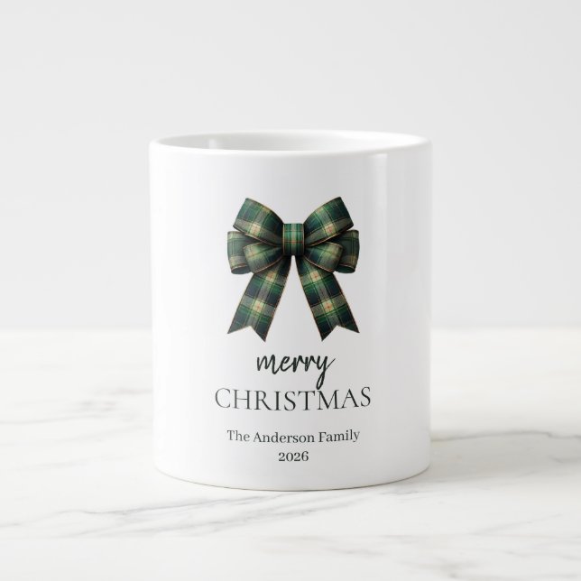 Personalized Merry Christmas | Green Plaid Bow Jumbo-Tasse (Vorderseite)