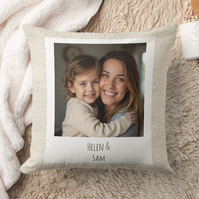 Personalized Minimalist Family Photo Faux Burlap Kissen (Decke)
