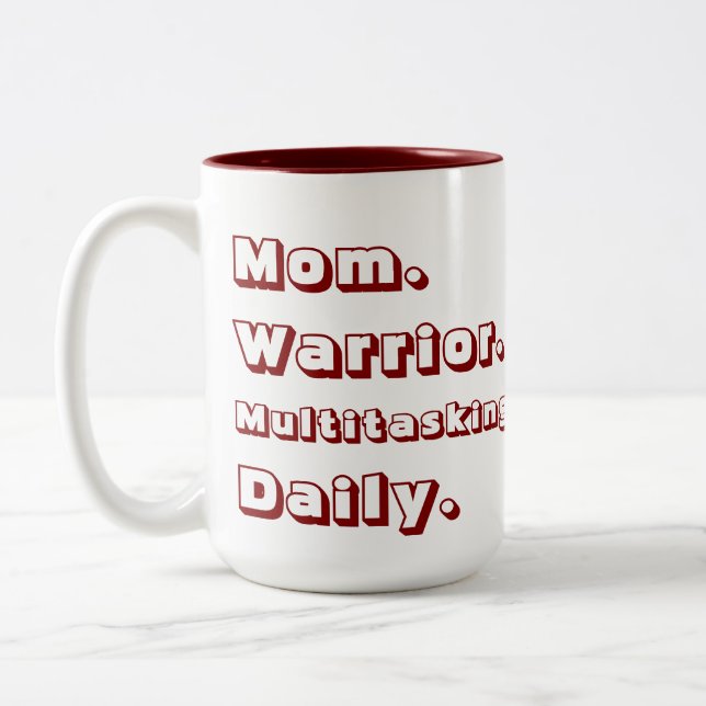 Personalized Mom Warrior MultitaskingDaily Maroon Zweifarbige Tasse (Links)