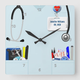 Personalized Nurse Scrubs in Light Blue Quadratische Wanduhr
