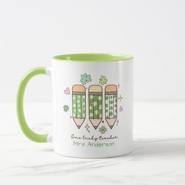 Personalized One Lucky Teacher Retro Pencil Tasse (Links)