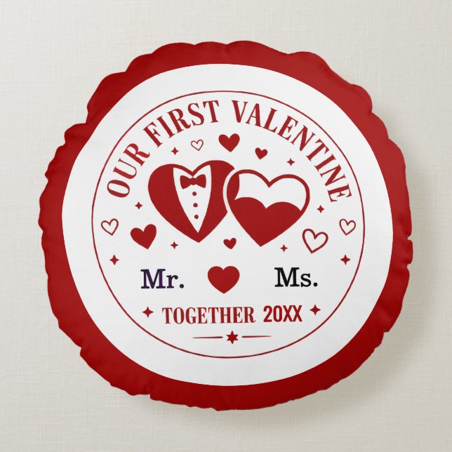 Personalized "Our First Valentine" Mr. & Ms.  Rundes Kissen (Vorderseite)