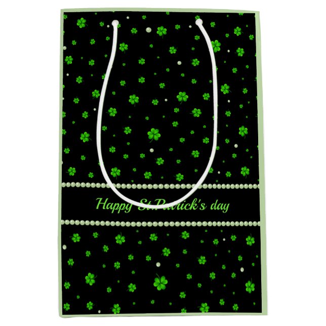 Personalized Pattern of green shamrocks with pearl Mittlere Geschenktüte (Vorderseite)