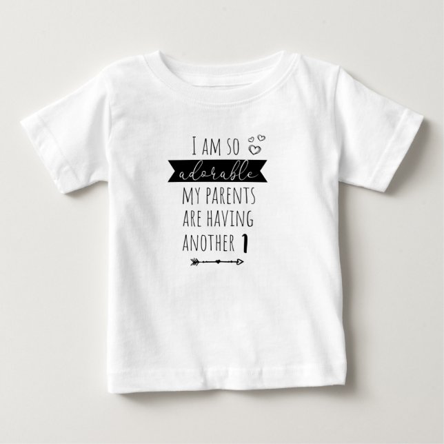 Personalized pregnancy reveal second child baby t-shirt (Vorderseite)