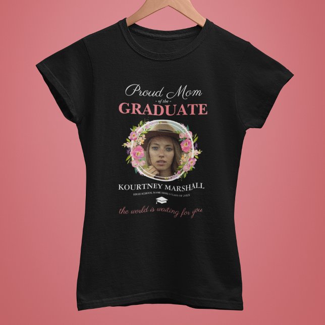 Personalized Proud Mom of 2025 Graduate T-Shirt (Créateur téléchargé)