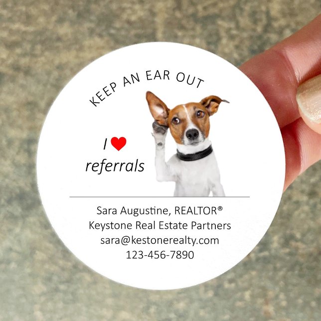 Personalized Realtor Referral Dog, Keep an Ear Out Runder Aufkleber (Von Creator hochgeladen)