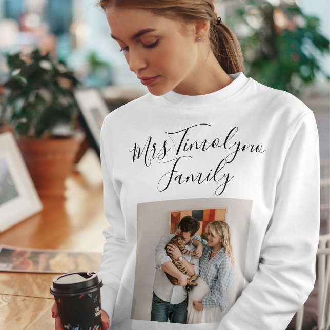 Personalized Script Name Cat Mom Pet Family Photo Sweatshirt (Von Creator hochgeladen)