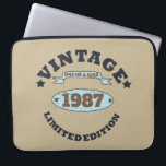 Personalized vintage birthday womens gift laptopschutzhülle<br><div class="desc">You can add some originality to your wardrobe collection with this vintage retro graphic design with awesome typography font lettering, is a great gift idea for men, women, husbands, wife girlfriend, and a boyfriend who will love this one-of-a-kind artwork. The best amazing and funny holiday present for your happy birthday...</div>